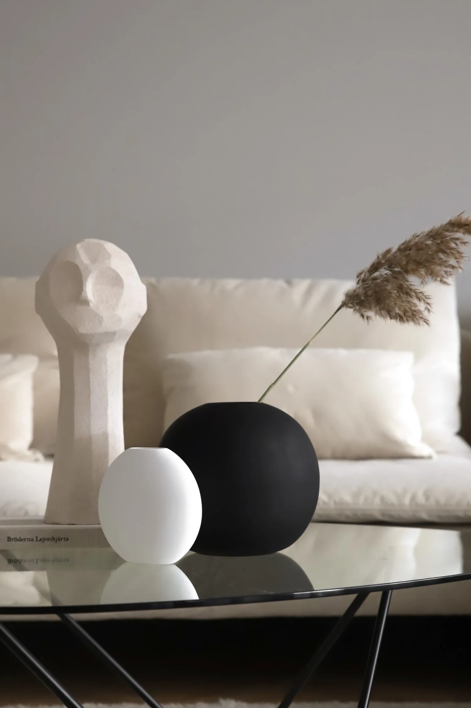 ball_vase_black_1.webp Cheap Ball Vase Black Vases