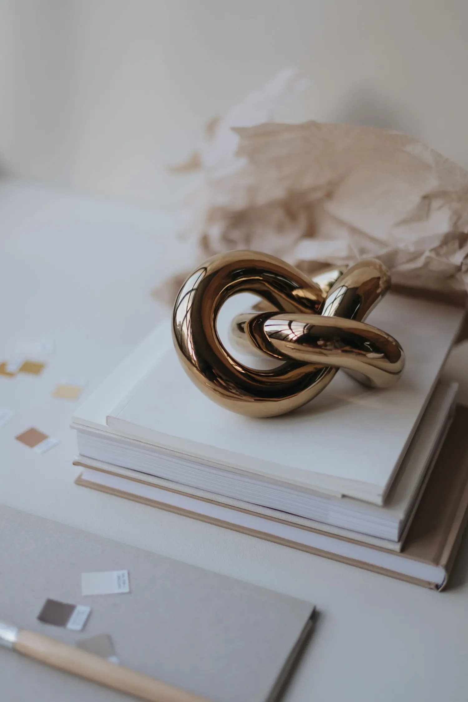 knot_table_light_gold_1.webp Best Sale Knot Table Light Gold Accessories