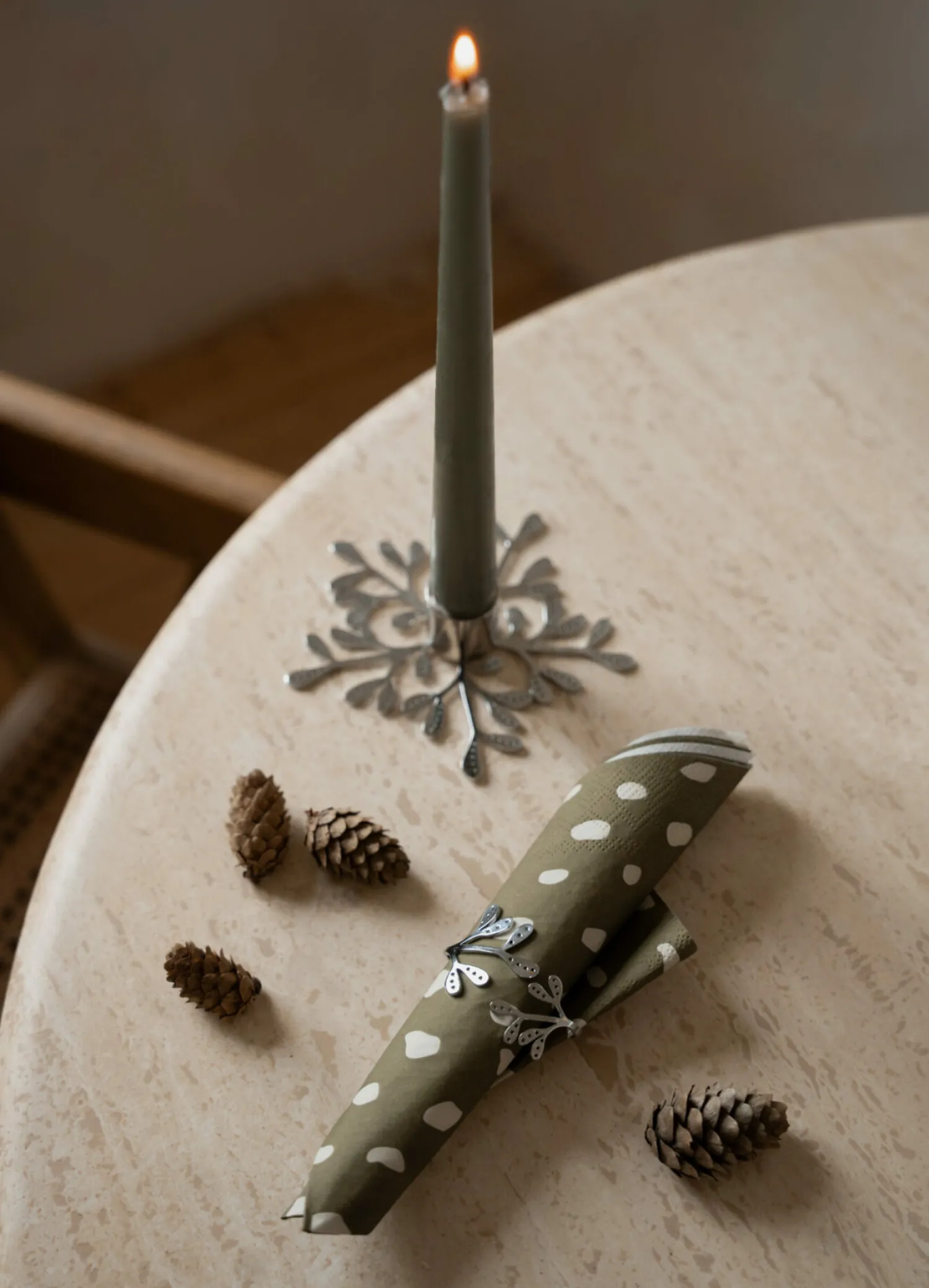 mistletoe_napkin_ring_stainless_steel_pc_1.webp Cheap Mistletoe Napkin Ring Stainless Steel 2pc Seasonal