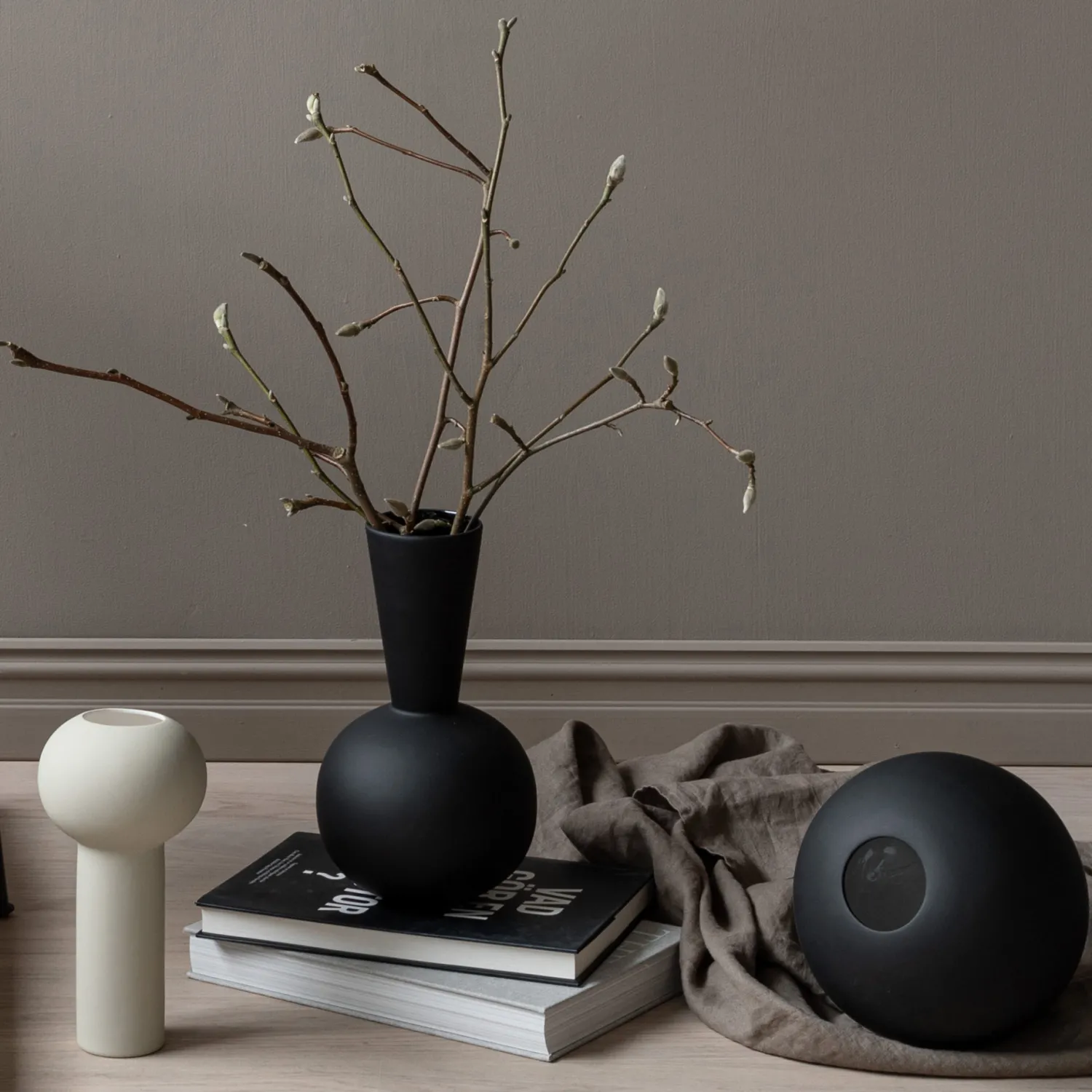 trumpet_vase_black_large_1.webp Sale Trumpet Vase Black Large Vases